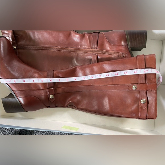 Boots - Picture 8 of 10